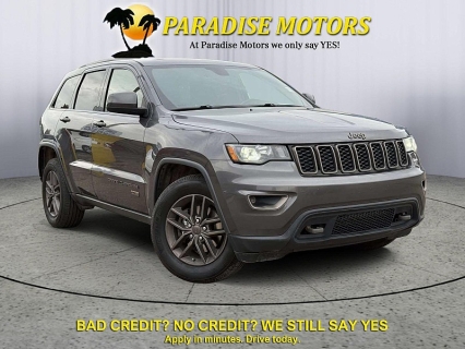 Used 2017 Jeep Grand Cherokee 4d SUV 4WD Laredo at Paradise Motors near Lansing, MI