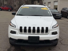 Used 2017  Jeep Cherokee 4d SUV 4WD Sport I4 Altitude at Paradise Motors near Lansing&comma; MI