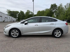 Used 2017  Chevrolet Cruze 4d Sedan LT Auto at Paradise Motors near Lansing&comma; MI