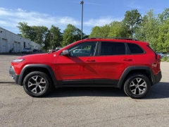 Used 2017  Jeep Cherokee 4d SUV 4WD Trailhawk V6 at Paradise Motors near Lansing&comma; MI
