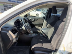 Used 2016  Jeep Cherokee 4d SUV 4WD Latitude V6 at Paradise Motors near Lansing&comma; MI