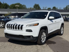 Used 2016  Jeep Cherokee 4d SUV 4WD Latitude V6 at Paradise Motors near Lansing&comma; MI