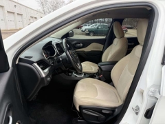 Used 2017  Jeep Cherokee 4d SUV 4WD Sport I4 Altitude at Paradise Motors near Lansing&comma; MI