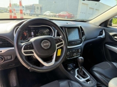 Used 2017  Jeep Cherokee 4d SUV 4WD Trailhawk V6 at Paradise Motors near Lansing&comma; MI