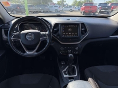 Used 2016  Jeep Cherokee 4d SUV 4WD Latitude V6 at Paradise Motors near Lansing&comma; MI