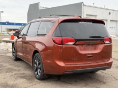 Used 2018  Chrysler Pacifica 4d Wagon Touring L Plus at Paradise Motors near Lansing&comma; MI