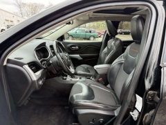 Used 2018  Jeep Cherokee 4d SUV 4WD Trailhawk V6 at Paradise Motors near Lansing&comma; MI