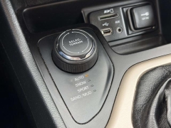 Used 2016  Jeep Cherokee 4d SUV 4WD Latitude V6 at Paradise Motors near Lansing&comma; MI