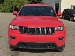 Used 2018  Jeep Grand Cherokee 4d SUV 4WD Laredo at Paradise Motors near Lansing&comma; MI