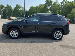 Used 2015 Jeep Cherokee 4d SUV 4WD Latitude at Paradise Motors near Lansing, MI
