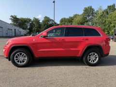 Used 2018  Jeep Grand Cherokee 4d SUV 4WD Laredo at Paradise Motors near Lansing&comma; MI