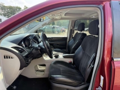 Used 2015  Chrysler Town & Country 4d Wagon Limited at Paradise Motors near Lansing, MI