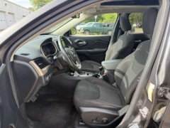 Used 2016  Jeep Cherokee 4d SUV 4WD Latitude V6 at Paradise Motors near Lansing&comma; MI