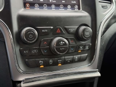 Used 2019  Jeep Grand Cherokee 4d SUV 4WD Laredo at Paradise Motors near Lansing&comma; MI