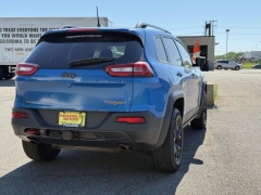 Used 2017  Jeep Cherokee 4d SUV 4WD Trailhawk V6 at Paradise Motors near Lansing&comma; MI