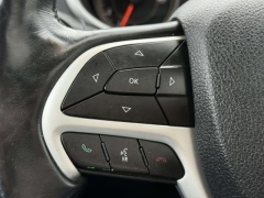 Used 2018  Jeep Cherokee 4d SUV 4WD Trailhawk V6 at Paradise Motors near Lansing&comma; MI