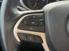 Used 2016  Jeep Cherokee 4d SUV 4WD Latitude V6 at Paradise Motors near Lansing&comma; MI