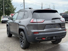 Used 2019  Jeep Cherokee 4d SUV 4WD Trailhawk 3&period;2L at Paradise Motors near Lansing&comma; MI