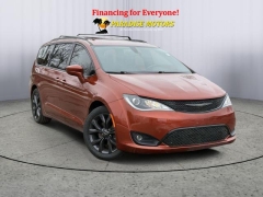 Used 2018  Chrysler Pacifica 4d Wagon Touring L Plus at Paradise Motors near Lansing&comma; MI