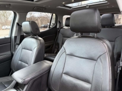 Used 2017  GMC Acadia AWD 4dr SLT w&sol;SLT-1 at Paradise Motors near Lansing&comma; MI