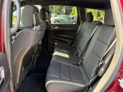 Used 2018  Jeep Grand Cherokee 4d SUV 4WD Laredo at Paradise Motors near Lansing&comma; MI