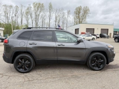 Used 2016  Jeep Cherokee 4d SUV 4WD Limited V6 at Paradise Motors near Lansing&comma; MI