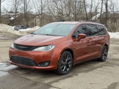 Used 2018  Chrysler Pacifica 4d Wagon Touring L Plus at Paradise Motors near Lansing&comma; MI