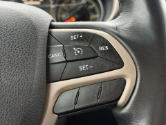 Used 2016  Jeep Cherokee 4d SUV 4WD Latitude V6 at Paradise Motors near Lansing&comma; MI