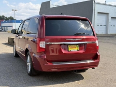 Used 2015  Chrysler Town & Country 4d Wagon Limited at Paradise Motors near Lansing, MI