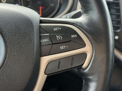 Used 2016  Jeep Cherokee 4d SUV 4WD Latitude V6 at Paradise Motors near Lansing&comma; MI