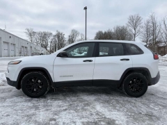 Used 2017  Jeep Cherokee 4d SUV 4WD Sport I4 at Paradise Motors near Lansing&comma; MI