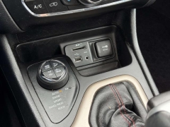 Used 2018  Jeep Cherokee 4d SUV 4WD Trailhawk V6 at Paradise Motors near Lansing&comma; MI