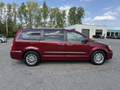 Used 2015  Chrysler Town & Country 4d Wagon Limited at Paradise Motors near Lansing, MI