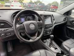 Used 2019  Jeep Cherokee 4d SUV 4WD Trailhawk 3&period;2L at Paradise Motors near Lansing&comma; MI