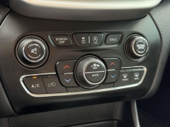 Used 2018  Jeep Cherokee 4d SUV 4WD Trailhawk V6 at Paradise Motors near Lansing&comma; MI