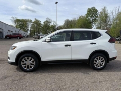 Used 2019  Nissan Rogue 4d SUV AWD S at Paradise Motors near Lansing&comma; MI
