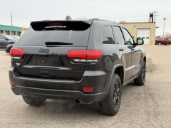 Used 2019  Jeep Grand Cherokee 4d SUV 4WD Laredo at Paradise Motors near Lansing&comma; MI