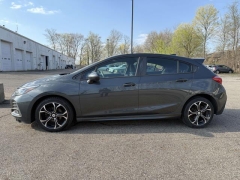 Used 2019  Chevrolet Cruze 4d Hatchback LT at Paradise Motors near Lansing&comma; MI