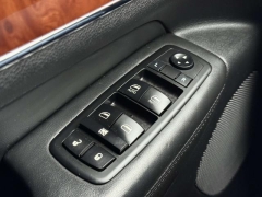 Used 2011  Jeep Grand Cherokee 4d SUV 4WD Overland at Paradise Motors near Lansing&comma; MI