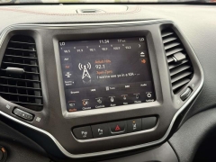 Used 2019  Jeep Cherokee 4d SUV 4WD Trailhawk 3&period;2L at Paradise Motors near Lansing&comma; MI