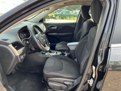 Used 2015 Jeep Cherokee 4d SUV 4WD Latitude at Paradise Motors near Lansing, MI