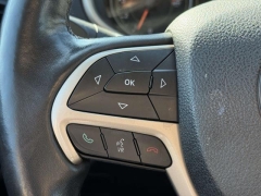 Used 2016  Jeep Cherokee 4d SUV 4WD Latitude V6 at Paradise Motors near Lansing&comma; MI