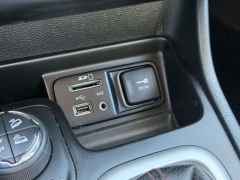 Used 2017  Jeep Cherokee 4d SUV 4WD Trailhawk V6 at Paradise Motors near Lansing&comma; MI