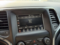 Used 2018  Jeep Grand Cherokee 4d SUV 4WD Laredo at Paradise Motors near Lansing&comma; MI