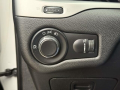 Used 2017  Jeep Cherokee 4d SUV 4WD Sport I4 Altitude at Paradise Motors near Lansing&comma; MI