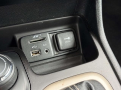 Used 2016  Jeep Cherokee 4d SUV 4WD Limited V6 at Paradise Motors near Lansing&comma; MI