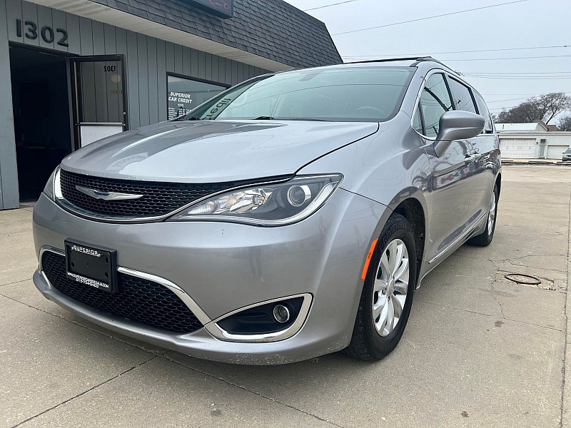 Used 2017  Chrysler Pacifica Touring-L FWD at Superior Car Credit near Dekalb, IL