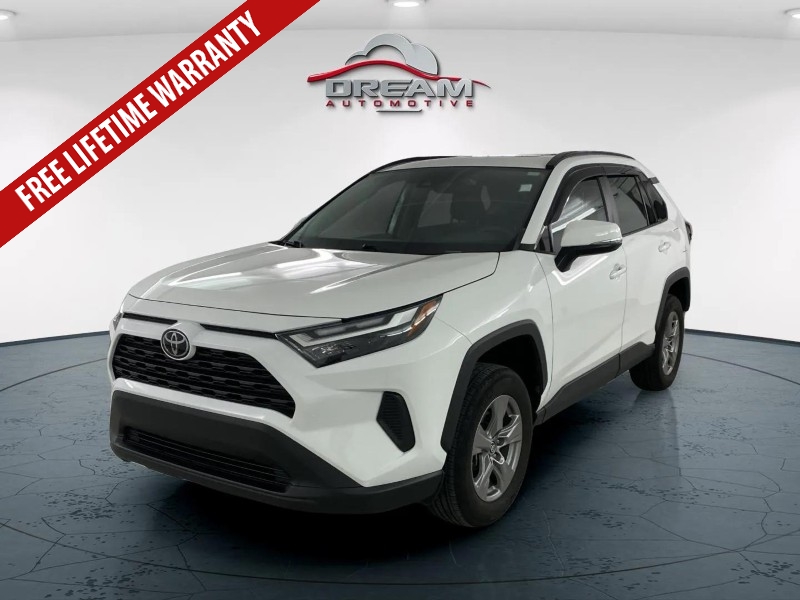 2023 Toyota RAV4 XLE photo 3
