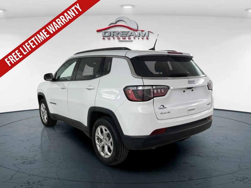 2024 Jeep Compass Latitude photo 3