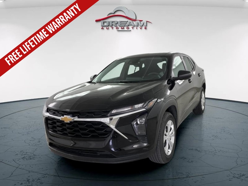 2025 Chevrolet Trax LS photo 3